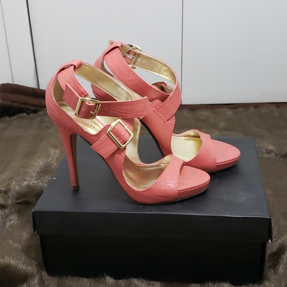 Heels - Picture 4 of 7